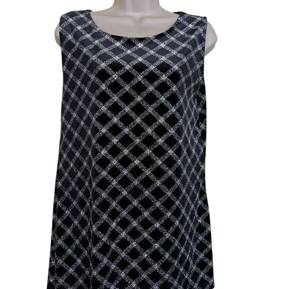 Black and White Geometric Sleeveless Dress - Picture 1 of 4